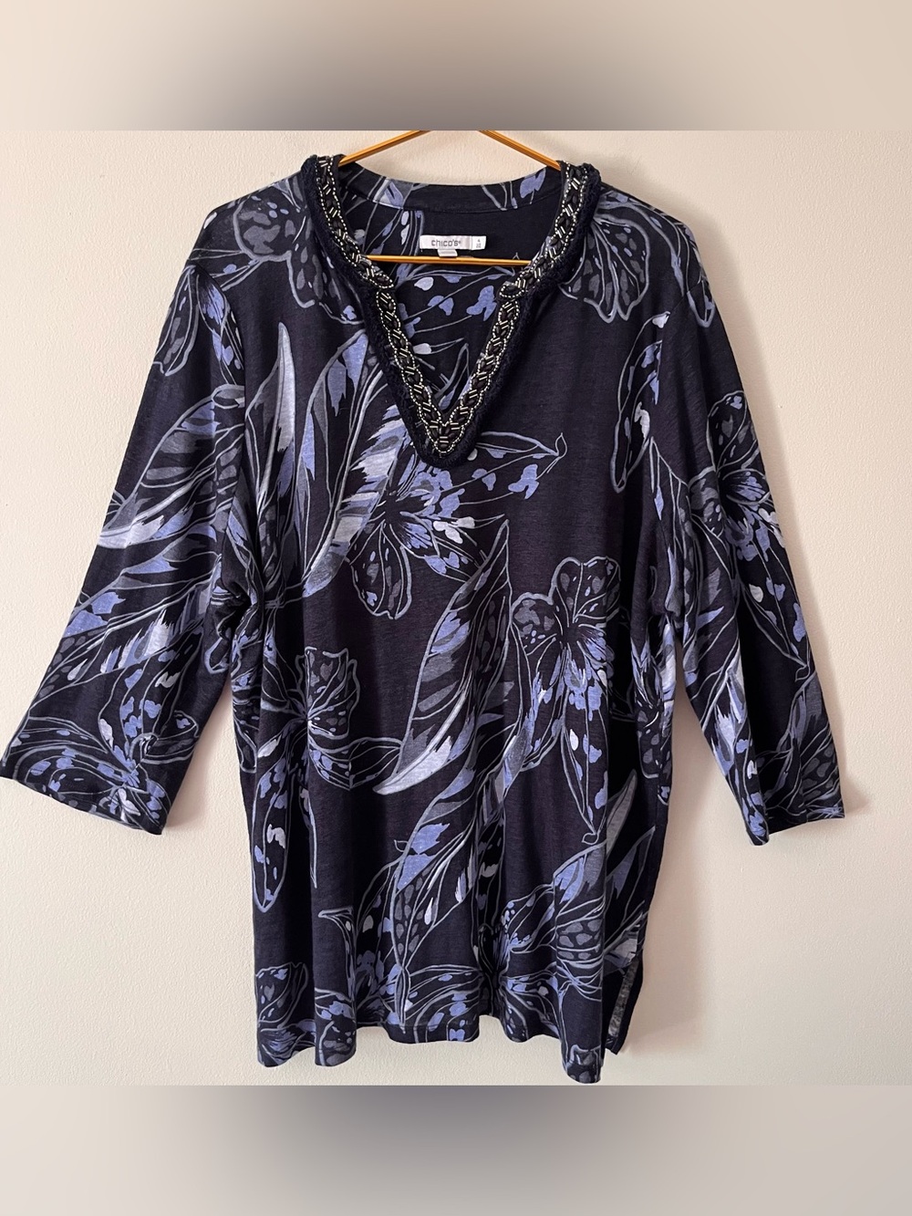 Chico’s Women’s Navy Floral 100% Linen Knit V-Neck Beaded Embellished Top Sz XXL